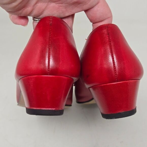 SALVATORE FERRAGAMO Vara Red Leather Bow Gold Logo Low Block Pumps 8AAAA - Picture 7 of 10